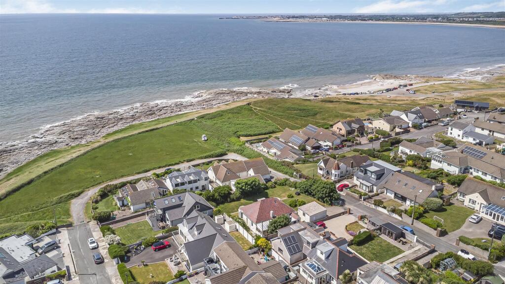 Ogmore-by-Sea Overview with Sea